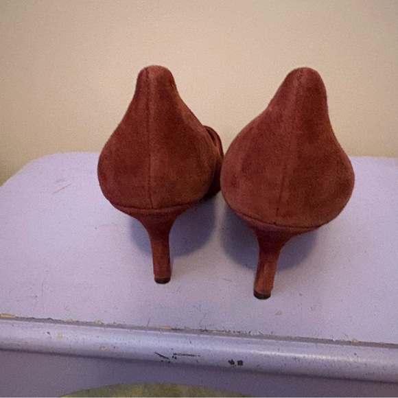 💚Coach Zelda Wine Suede Heels with Gold Accent - Picture 4 of 7